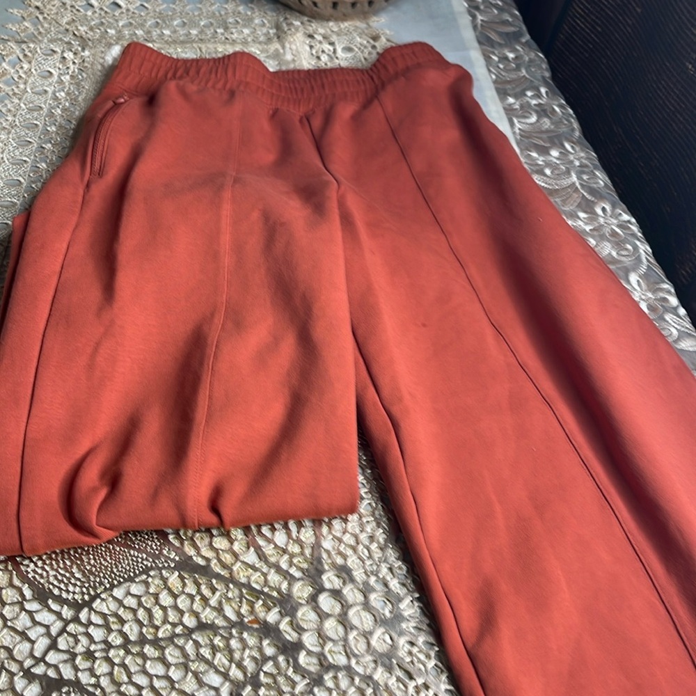 Wide-Pant Burnt Red Activewear Pants With Pockets